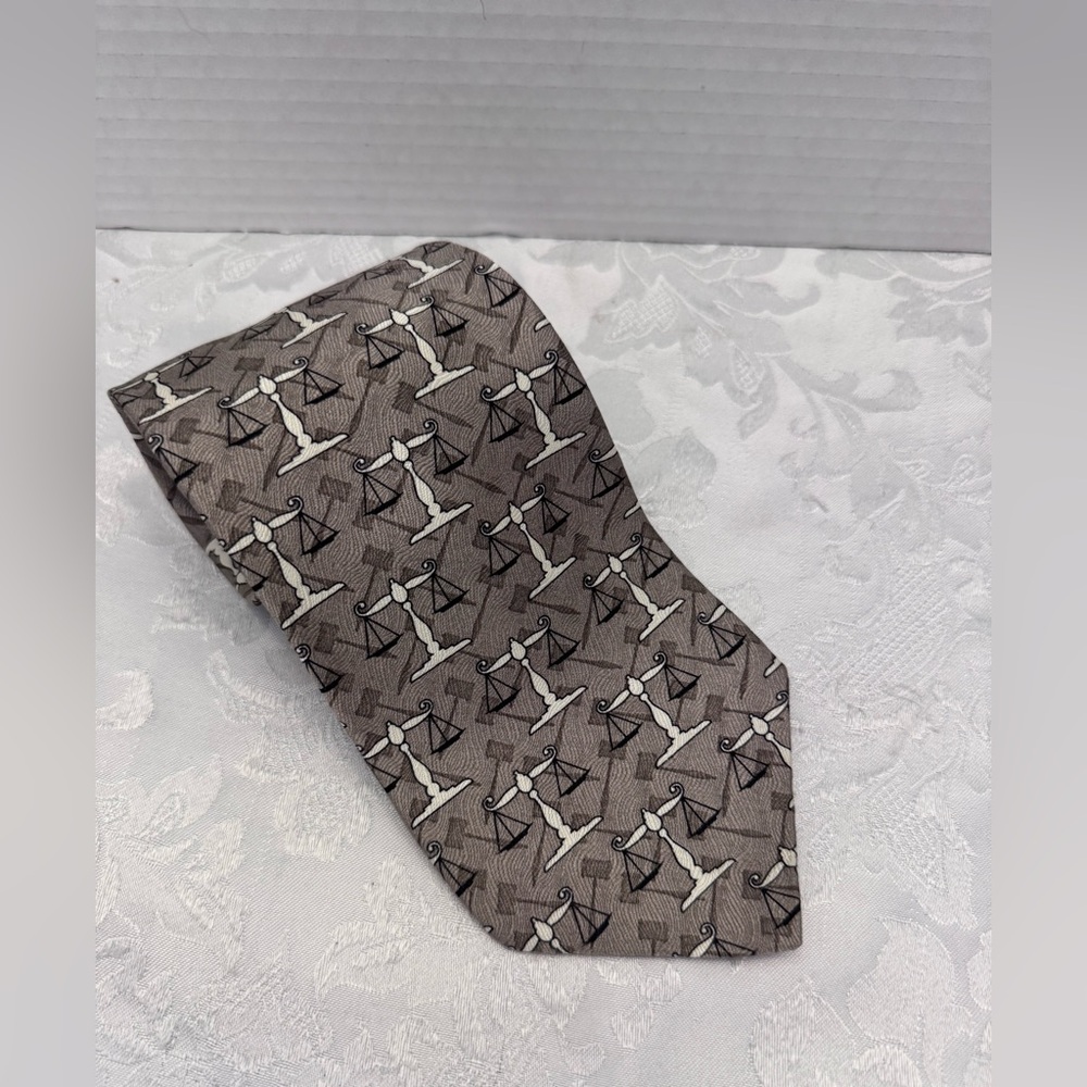 RM Ralph Marlin Style Lawyer Tonial Silk Tie By Lisa M Davie Justice‎ Old Money